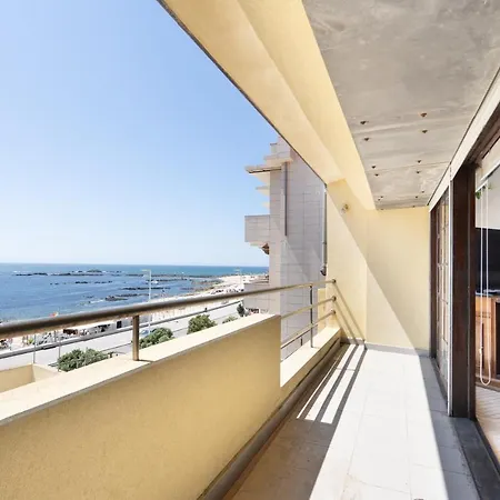 Spacious & Sunny Vintage At The فيلا دو كوندي