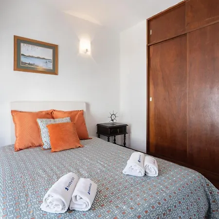 Spacious & Sunny Vintage At The *