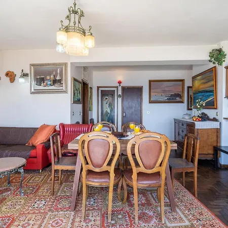 Spacious & Sunny Vintage At The فيلا دو كوندي