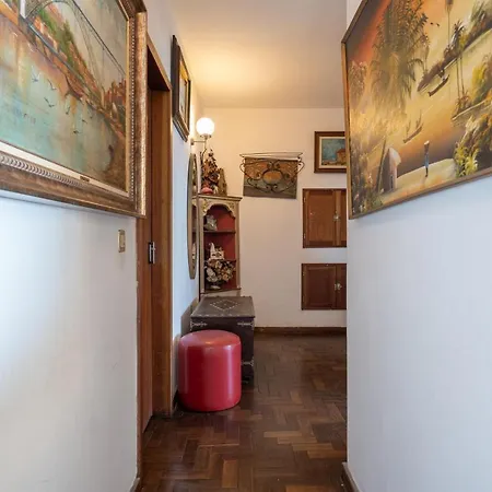 شقة Spacious & Sunny Vintage At The *
