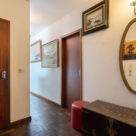 Spacious & Sunny Vintage At The