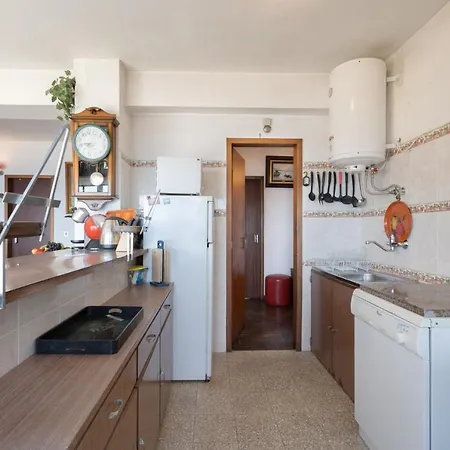 Spacious & Sunny Vintage At The